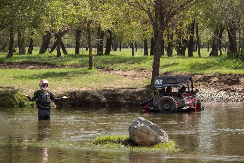 buggy stuck in river