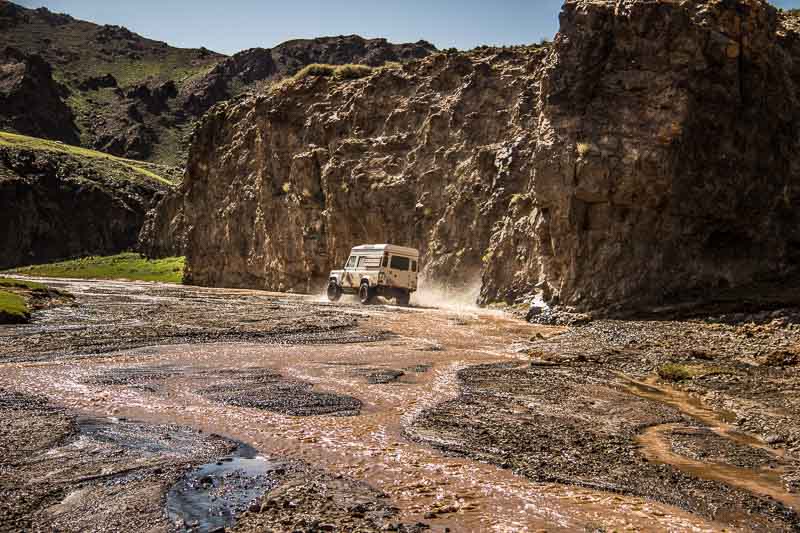 landrover in mongolia